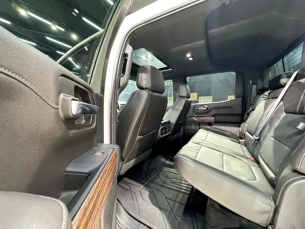 2022 - Chevrolet Silverado High Country - V8 - Image 16