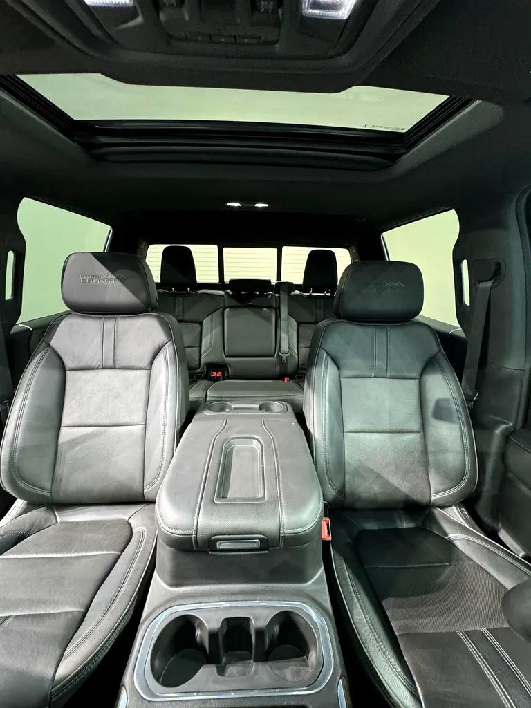 2022 - Chevrolet Silverado High Country - V8 - Image 18