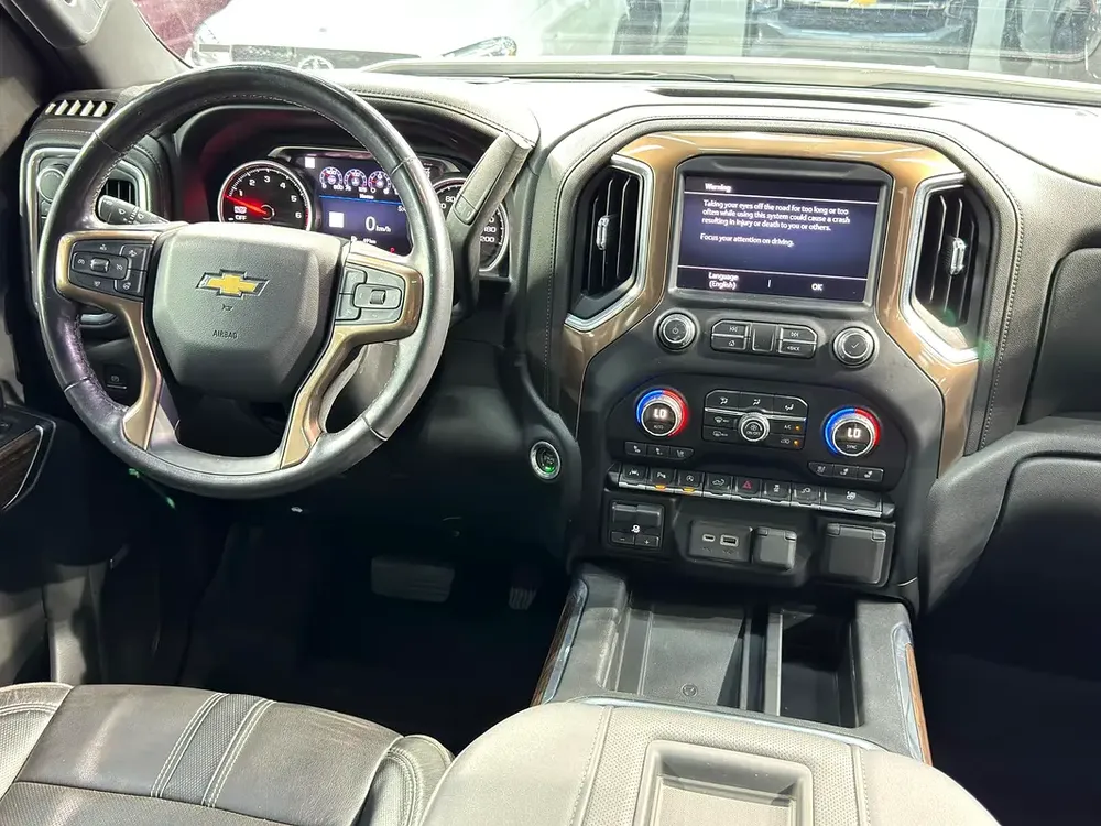 2022 - Chevrolet Silverado High Country - V8 - Image 20