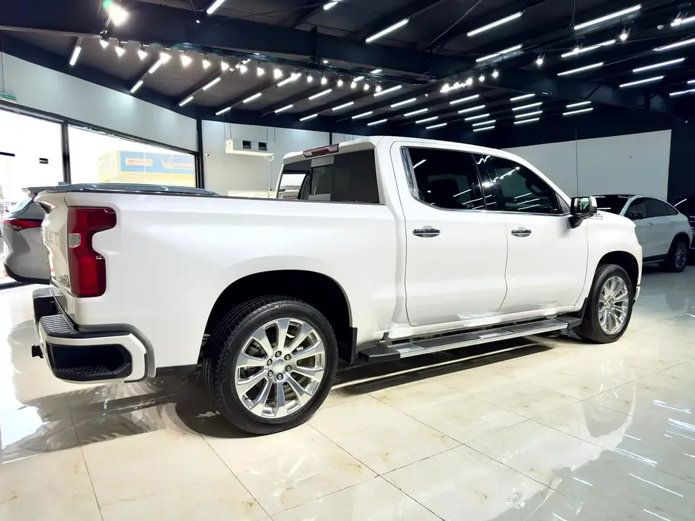 2022 - Chevrolet Silverado High Country - V8 - Image 5