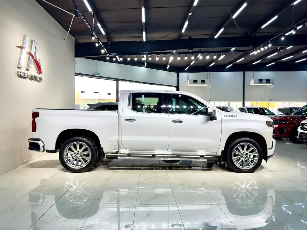 2022 - Chevrolet Silverado High Country - V8 - Image 8