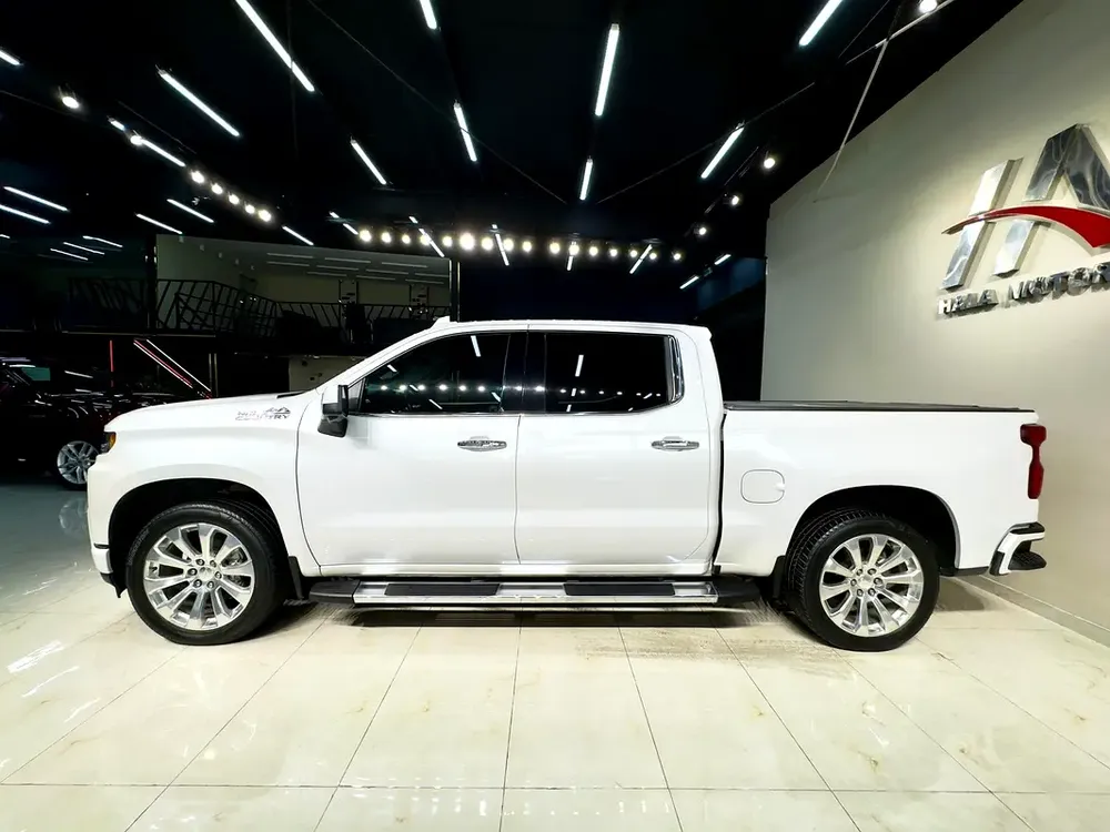 2022 - Chevrolet Silverado High Country - V8 - Image 9