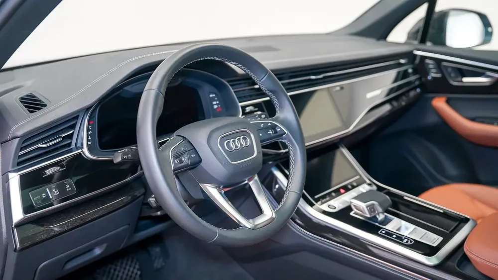 Q7 TFSI 45 S Line | AED 4,423 PM | Audi Service Pack 2030, Low KM | Ramadan Offer - Image 5