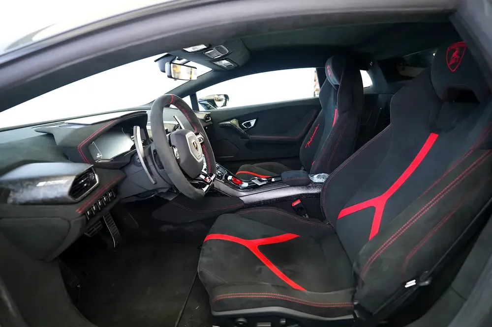 HURACAN PERFORMANTE | TWO TONE INTERIOR | WARRANTY AVAILABLE - Image 10