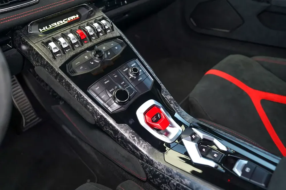 HURACAN PERFORMANTE | TWO TONE INTERIOR | WARRANTY AVAILABLE - Image 11