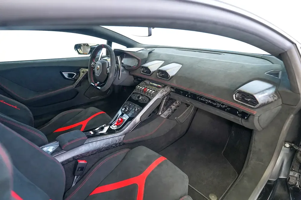 HURACAN PERFORMANTE | TWO TONE INTERIOR | WARRANTY AVAILABLE - Image 12