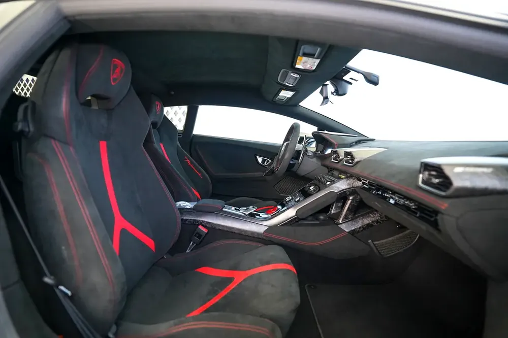 HURACAN PERFORMANTE | TWO TONE INTERIOR | WARRANTY AVAILABLE - Image 13