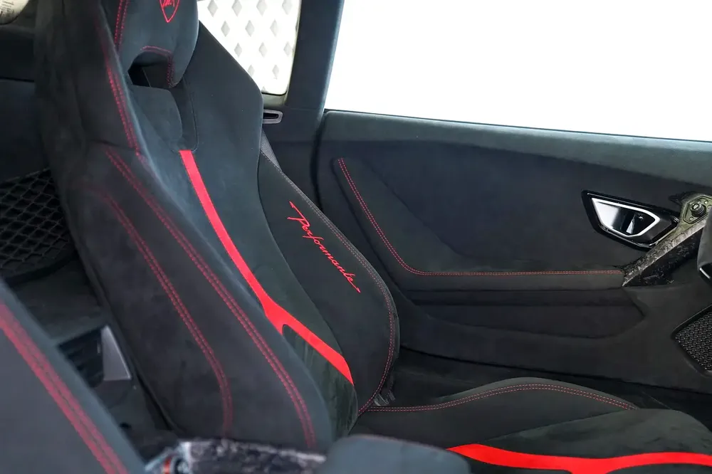 HURACAN PERFORMANTE | TWO TONE INTERIOR | WARRANTY AVAILABLE - Image 15