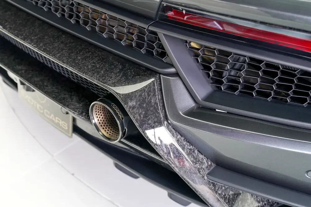 HURACAN PERFORMANTE | TWO TONE INTERIOR | WARRANTY AVAILABLE - Image 7