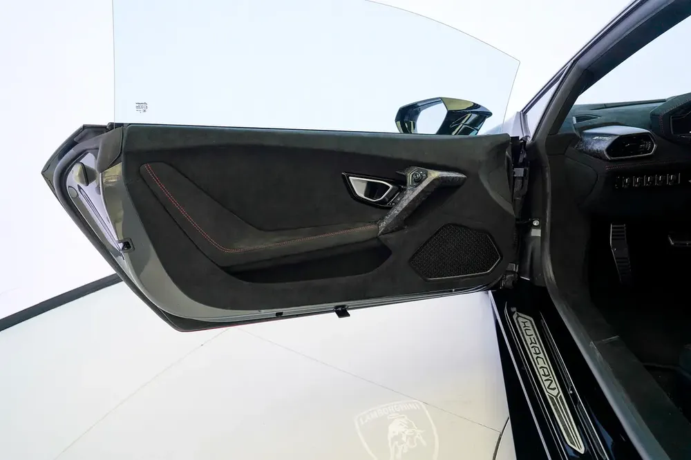 HURACAN PERFORMANTE | TWO TONE INTERIOR | WARRANTY AVAILABLE - Image 8