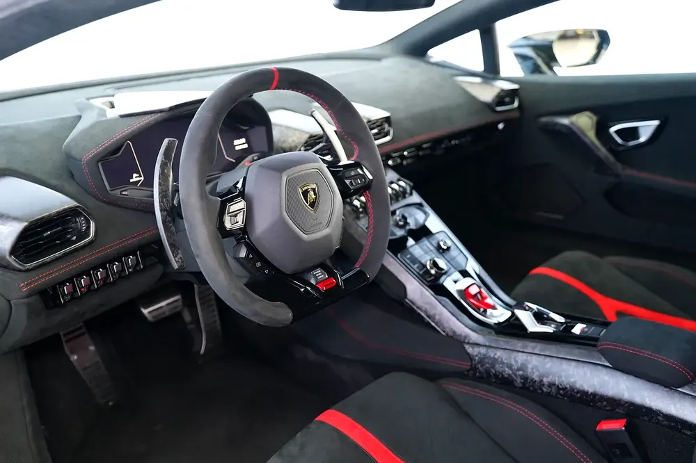 HURACAN PERFORMANTE | TWO TONE INTERIOR | WARRANTY AVAILABLE - Image 9