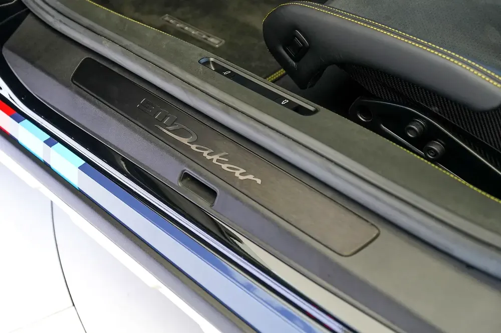 911 DAKAR | ALCANTARA SEATS | CARBON INTERIOR | WARRANTY FEB 2027 | SPORT EXHAUST - Image 11