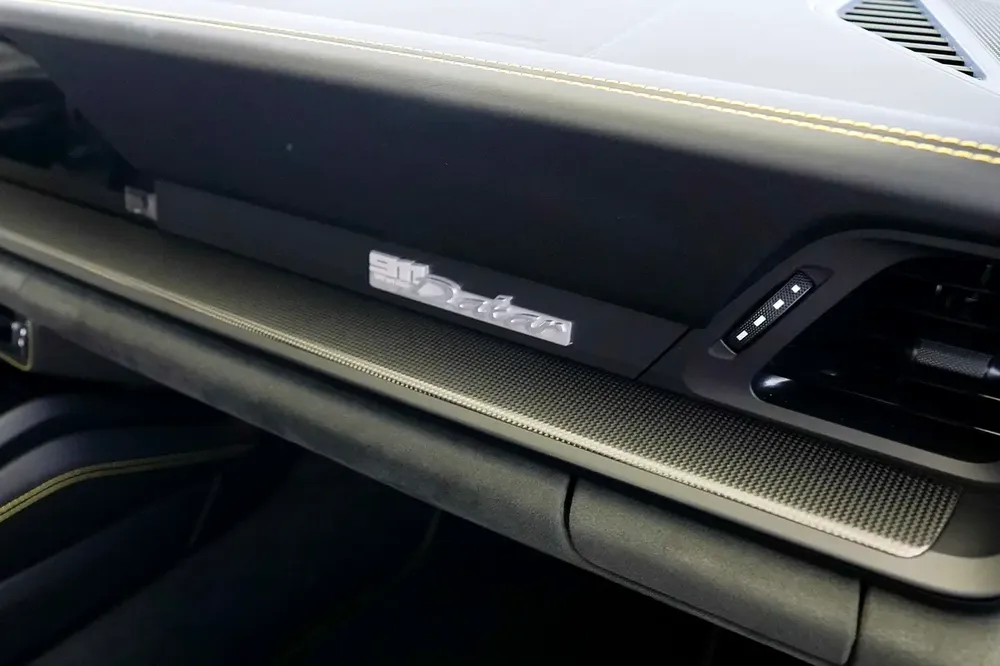 911 DAKAR | ALCANTARA SEATS | CARBON INTERIOR | WARRANTY FEB 2027 | SPORT EXHAUST - Image 13