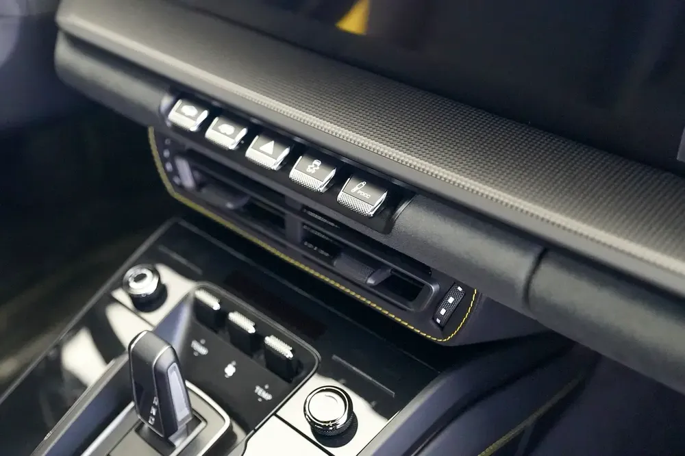911 DAKAR | ALCANTARA SEATS | CARBON INTERIOR | WARRANTY FEB 2027 | SPORT EXHAUST - Image 14