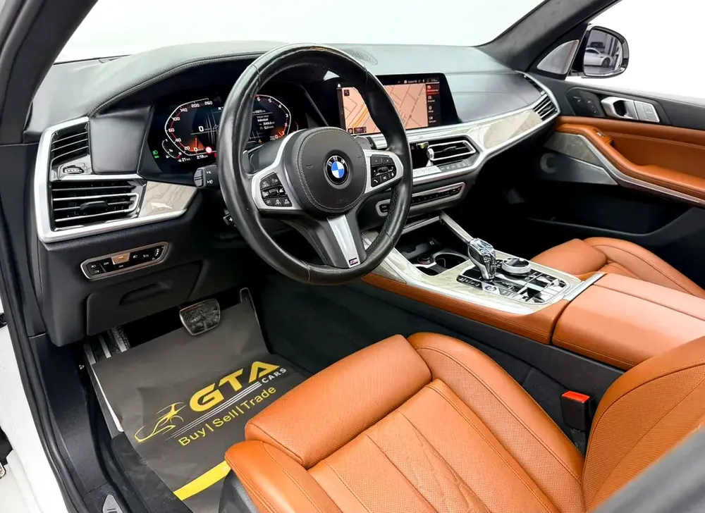 2022 BMW X7 M50i, 2027 BMW Warranty + Service Pack, Full BMW Service History, 7 Seater, GCC - Image 10
