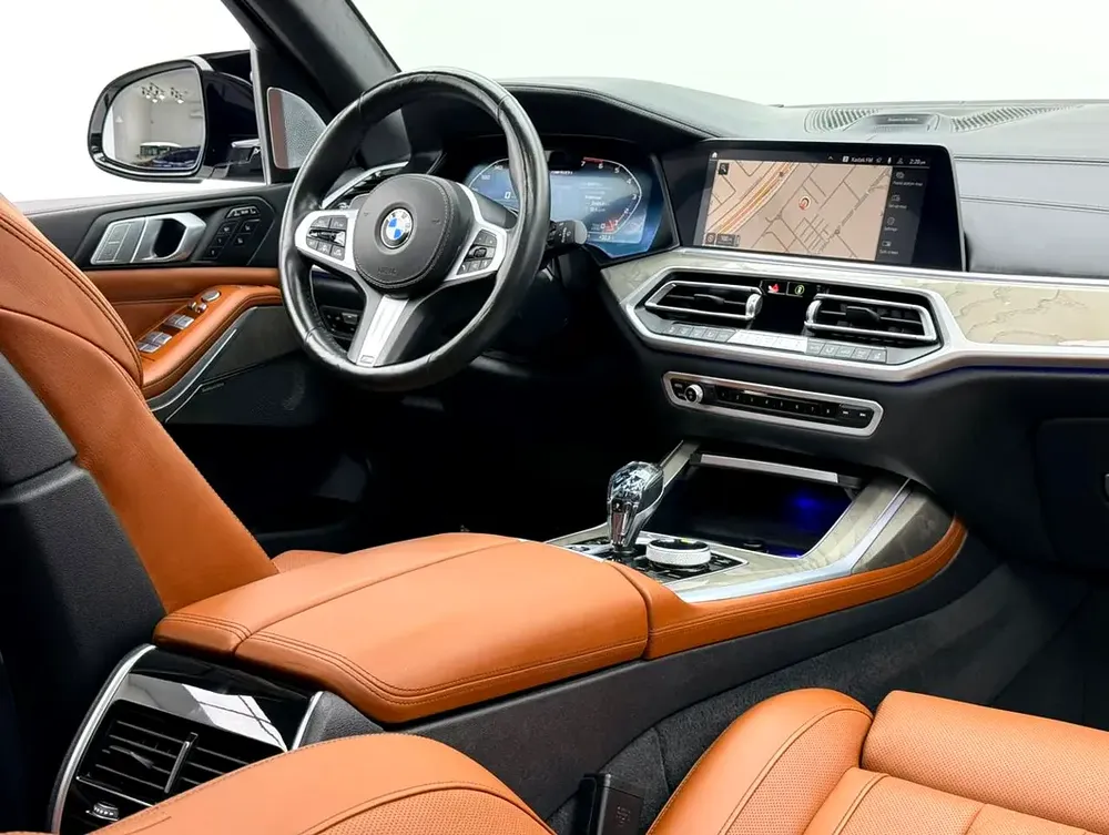 2022 BMW X7 M50i, 2027 BMW Warranty + Service Pack, Full BMW Service History, 7 Seater, GCC - Image 11
