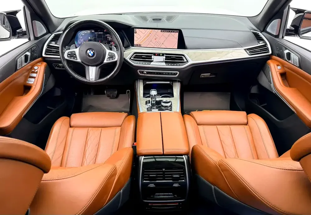2022 BMW X7 M50i, 2027 BMW Warranty + Service Pack, Full BMW Service History, 7 Seater, GCC - Image 13