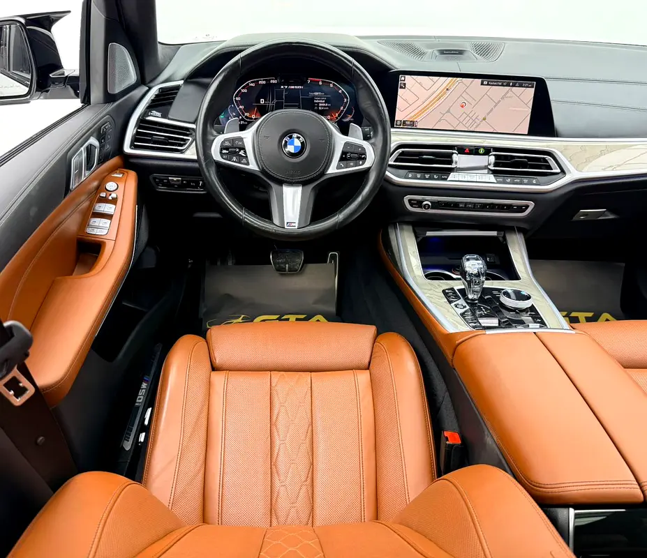 2022 BMW X7 M50i, 2027 BMW Warranty + Service Pack, Full BMW Service History, 7 Seater, GCC - Image 14
