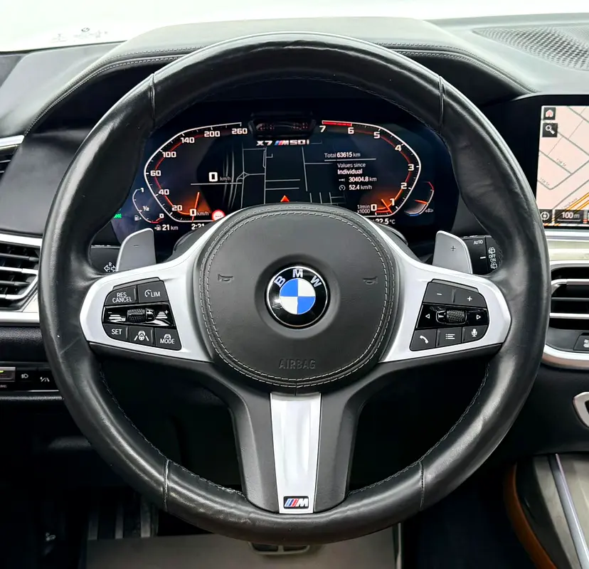 2022 BMW X7 M50i, 2027 BMW Warranty + Service Pack, Full BMW Service History, 7 Seater, GCC - Image 15