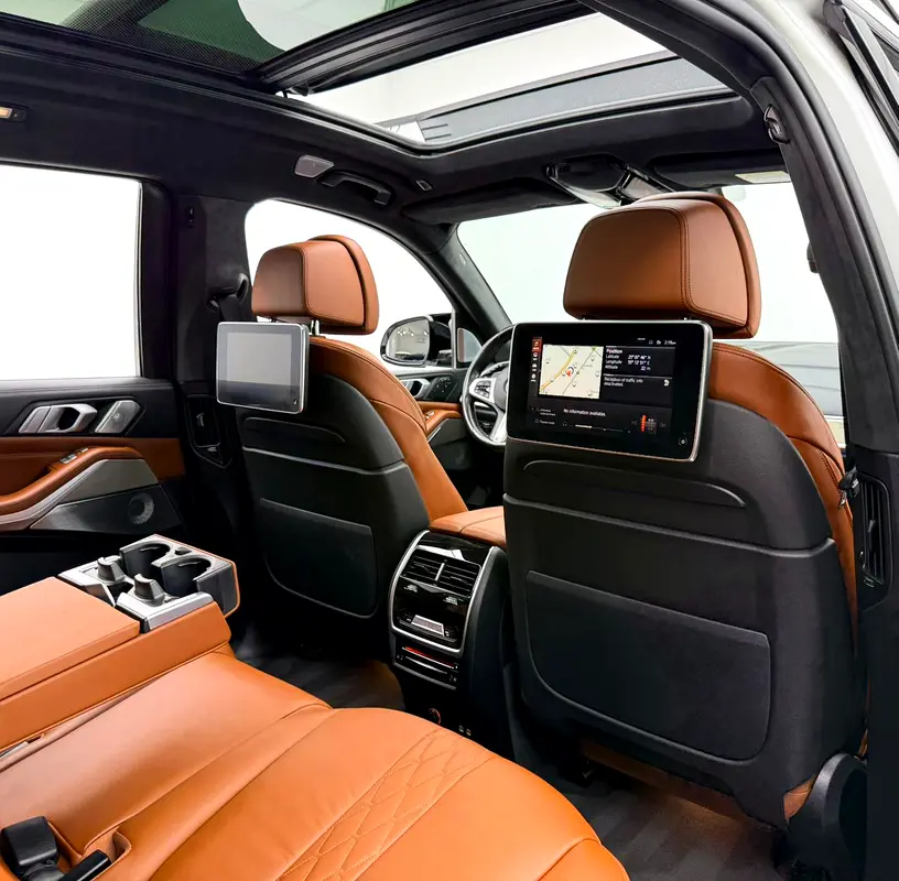 2022 BMW X7 M50i, 2027 BMW Warranty + Service Pack, Full BMW Service History, 7 Seater, GCC - Image 17