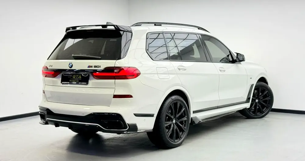 2022 BMW X7 M50i, 2027 BMW Warranty + Service Pack, Full BMW Service History, 7 Seater, GCC - Image 4