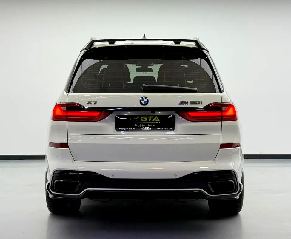 2022 BMW X7 M50i, 2027 BMW Warranty + Service Pack, Full BMW Service History, 7 Seater, GCC - Image 5