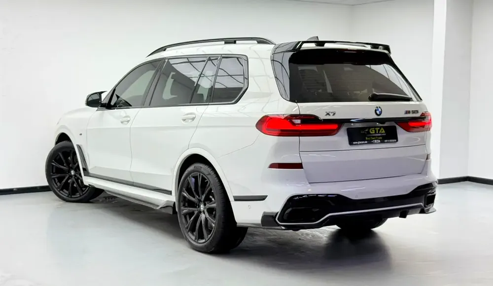 2022 BMW X7 M50i, 2027 BMW Warranty + Service Pack, Full BMW Service History, 7 Seater, GCC - Image 6