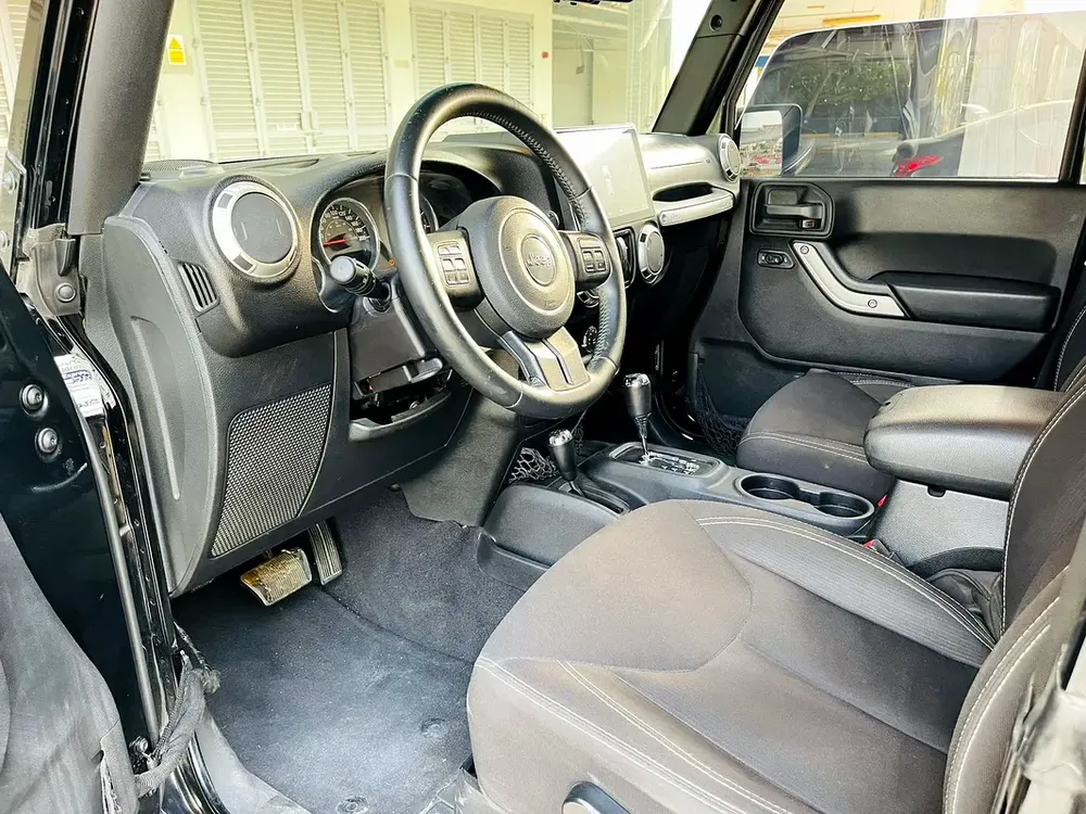 2015 wrangler sahara GCC - Image 9