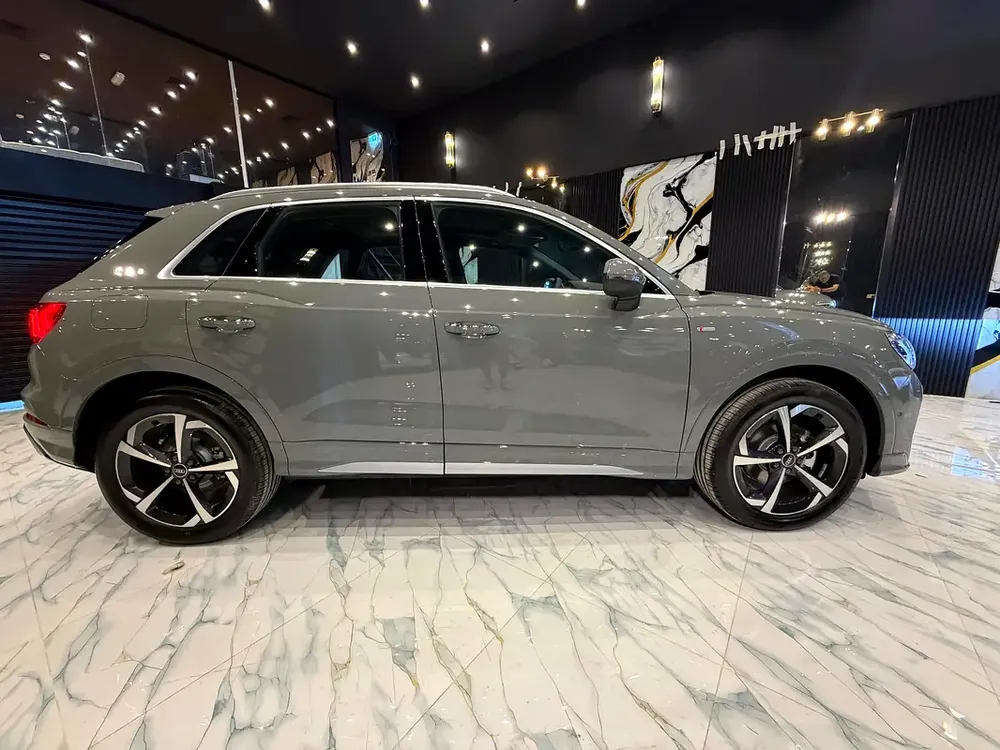 AED 2,223 PM | 0 KM | 3-Year Warranty + Service Plan | Grey | Black Leather - Image 4