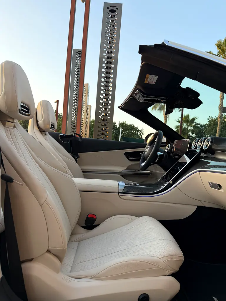 AMG/// CLE200 Cabriolet No Accident!! - Image 10