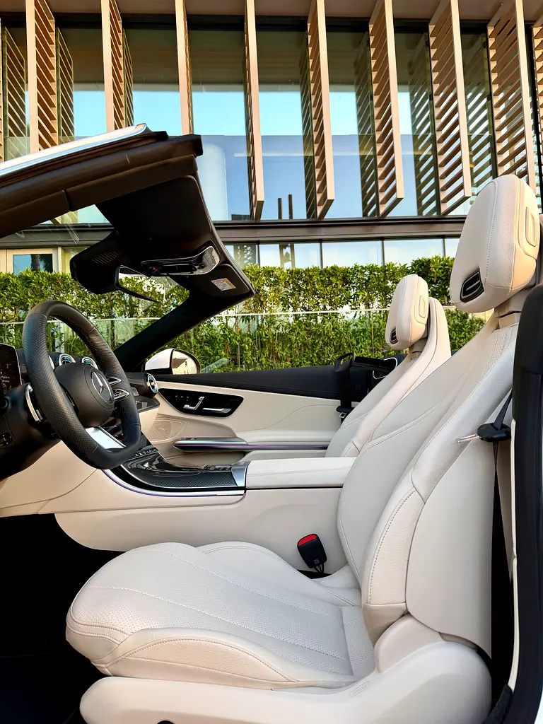 AMG/// CLE200 Cabriolet No Accident!! - Image 9