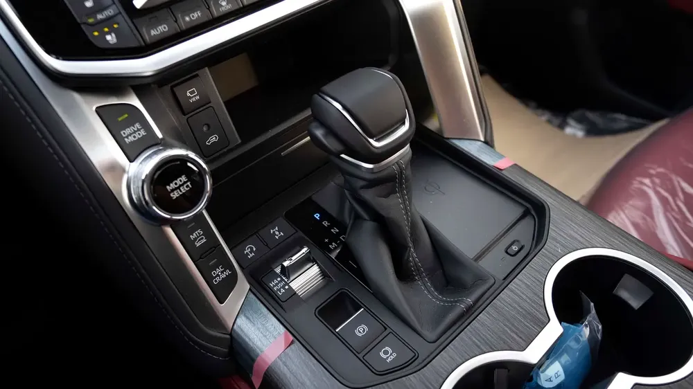 TOYOTA LAND CRUISER GR 3.5L 2026 - Image 14