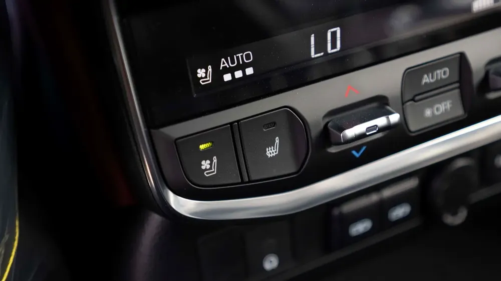 TOYOTA LAND CRUISER GR 3.5L 2026 - Image 17