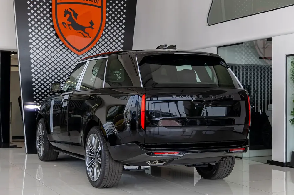 Range Rover | Vogue HSE P530 | GCC Specs | Black Edition | Electric Side Steps | 2026 ( EXPORT ) - Image 6