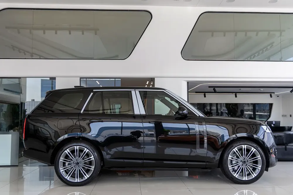 Range Rover | Vogue HSE P530 | GCC Specs | Black Edition | Electric Side Steps | 2026 ( EXPORT ) - Image 7