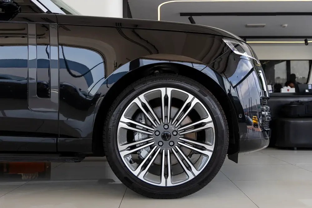 Range Rover | Vogue HSE P530 | GCC Specs | Black Edition | Electric Side Steps | 2026 ( EXPORT ) - Image 8