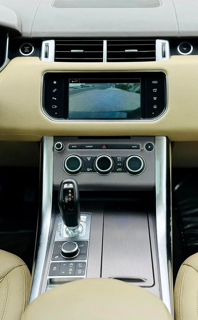 2016 LAND ROVER RANGE ROVER SPORT HSE SUPERCHARGED GCC SPECS IN EXCELLENT CONDITION - Image 17