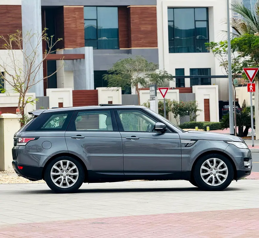 2016 LAND ROVER RANGE ROVER SPORT HSE SUPERCHARGED GCC SPECS IN EXCELLENT CONDITION - Image 9