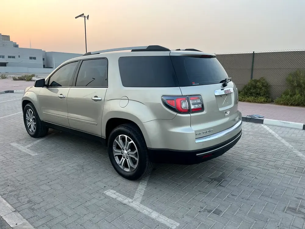 GMC Acadia SLE 2015 - GCC Specs - Well Maintained - Image 11