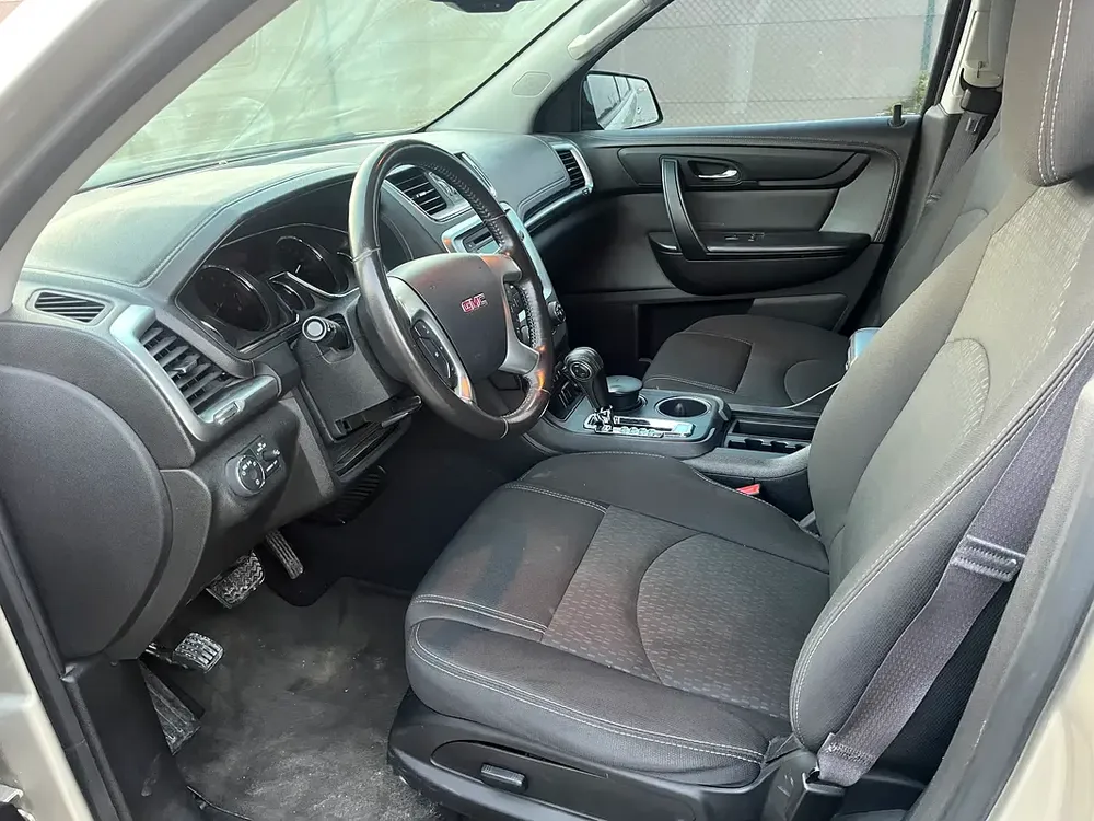 GMC Acadia SLE 2015 - GCC Specs - Well Maintained - Image 12