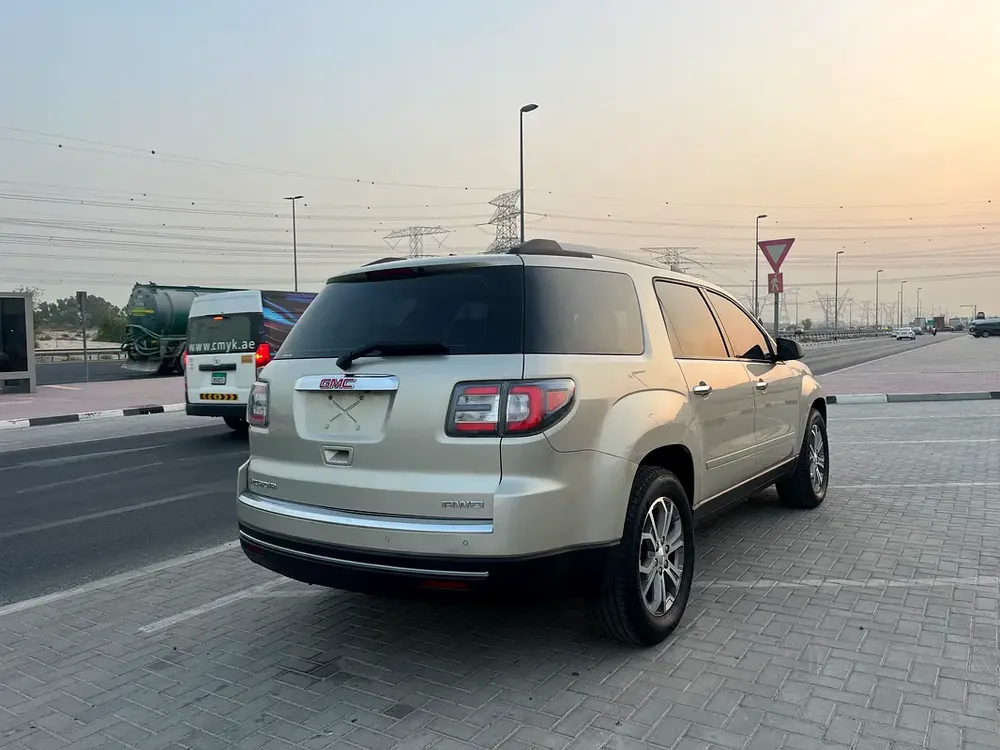 GMC Acadia SLE 2015 - GCC Specs - Well Maintained - Image 4
