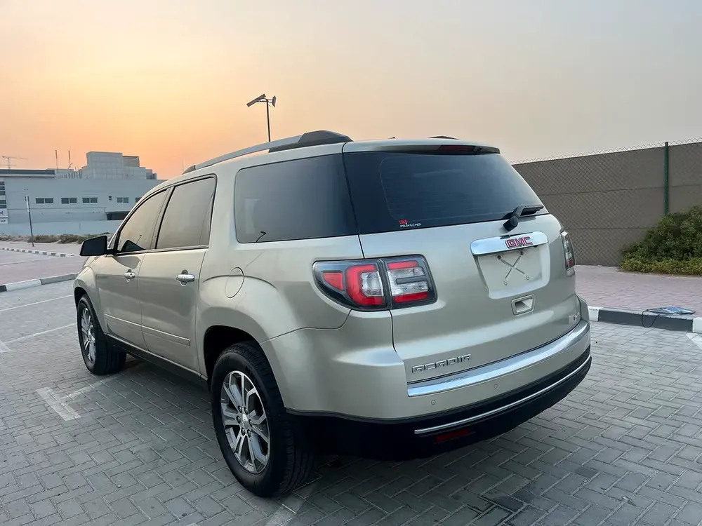 GMC Acadia SLE 2015 - GCC Specs - Well Maintained - Image 5