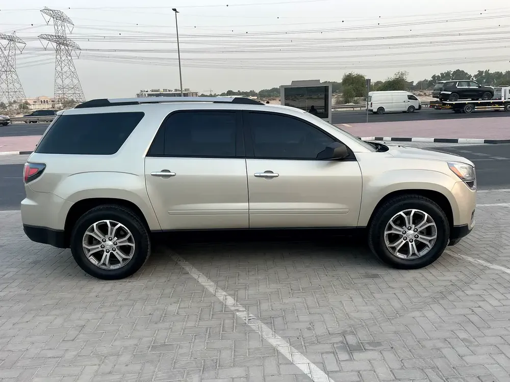 GMC Acadia SLE 2015 - GCC Specs - Well Maintained - Image 6