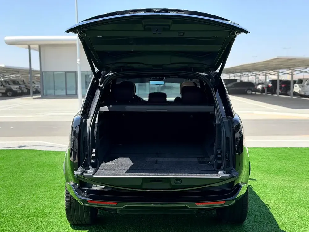 Range Rover HSE P530 4.4L | 2022 | GCC | Under Warranty | Original Paint - Image 10