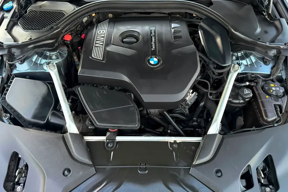 BMW 5-Series 520i M-Kit 2019 | GCC Specs | Low Mileage | 2 keys | Single Owner | FSH - Image 20