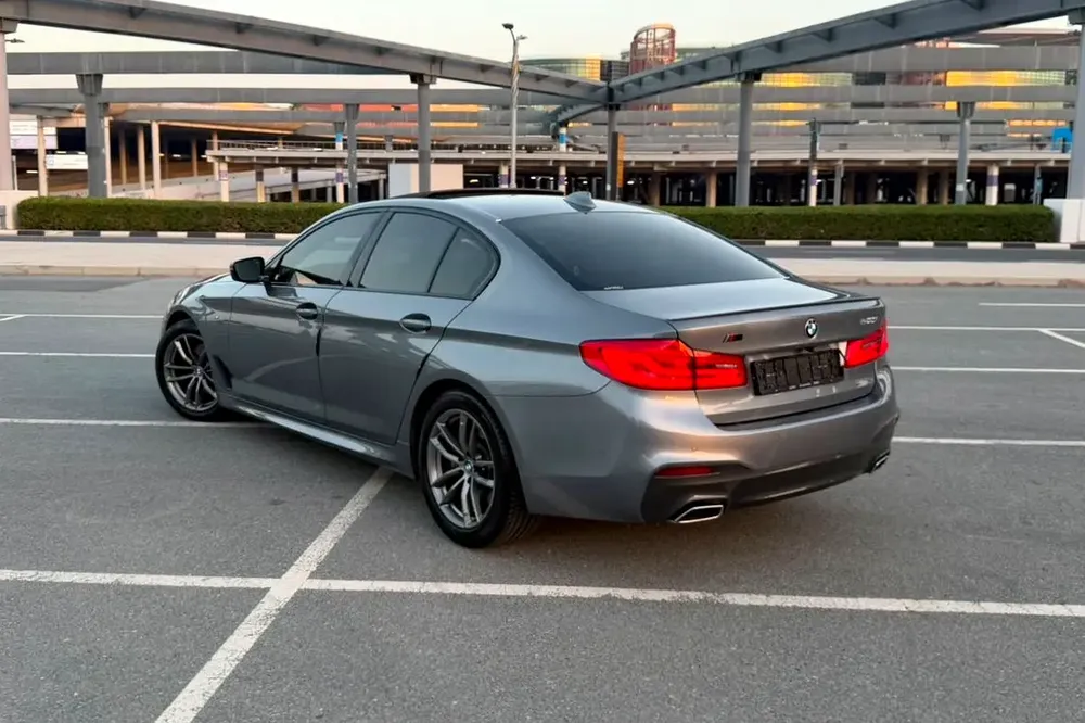 BMW 5-Series 520i M-Kit 2019 | GCC Specs | Low Mileage | 2 keys | Single Owner | FSH - Image 4