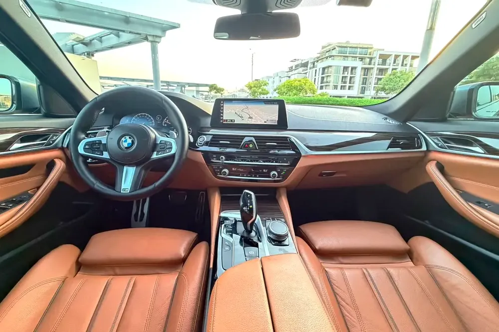BMW 5-Series 520i M-Kit 2019 | GCC Specs | Low Mileage | 2 keys | Single Owner | FSH - Image 7