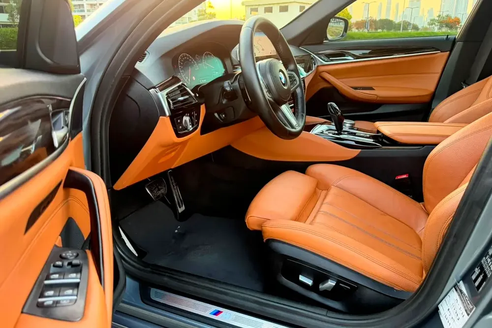 BMW 5-Series 520i M-Kit 2019 | GCC Specs | Low Mileage | 2 keys | Single Owner | FSH - Image 8