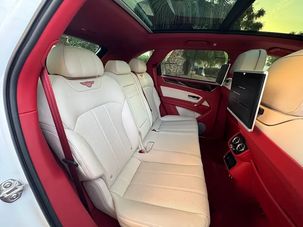Agency warranty and service contract till 2028 August//GCC Specs | Low Mileage - Image 19
