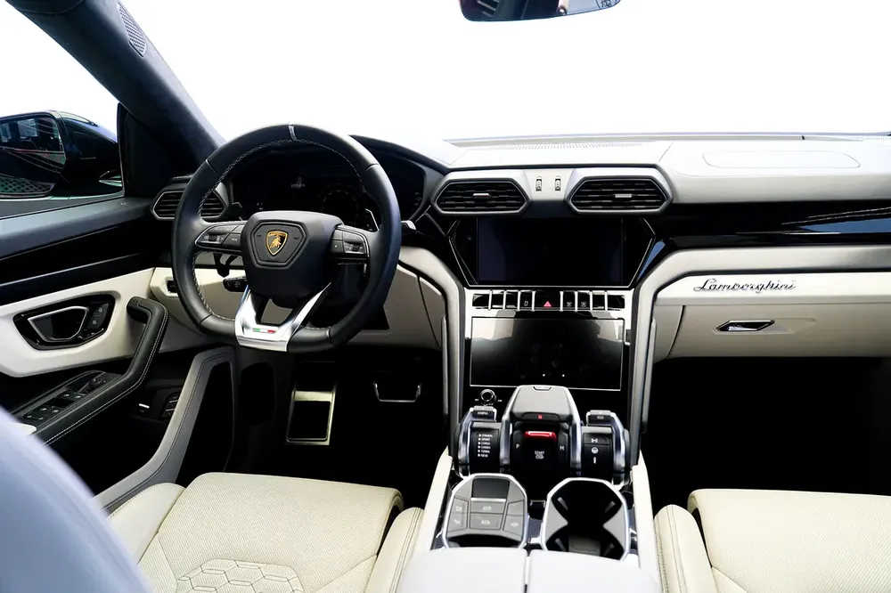 URUS | MASSAGE SEATS | BLACK/IVORY | WARRANTY AVAILABLE - Image 11
